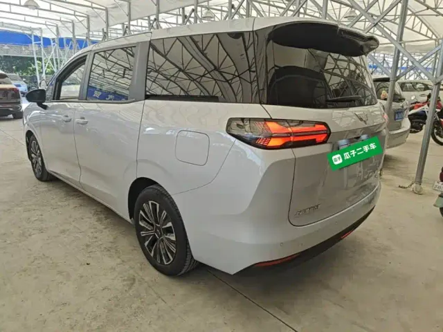 Wuling Starlight 730 — Фото автомобиля 4