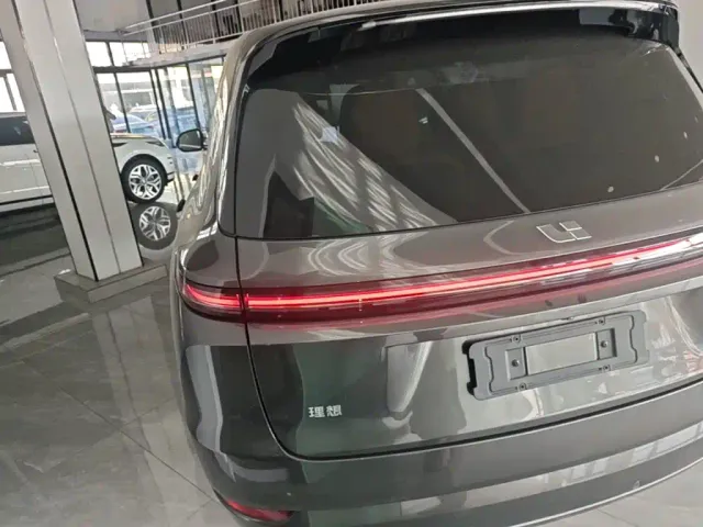Li Auto L9 — Фото автомобиля 4