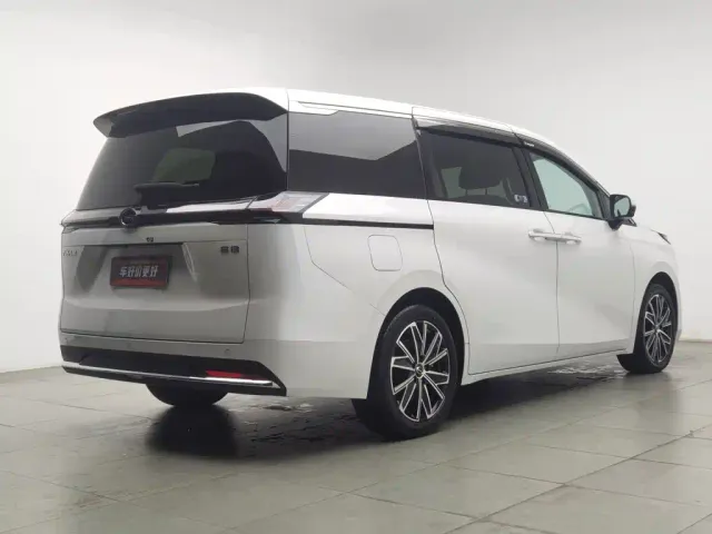 GAC Trumpchi E8 — Фото автомобиля 2