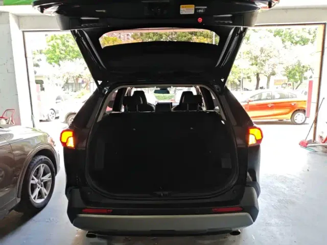 Toyota RAV4 — Фото автомобиля 18