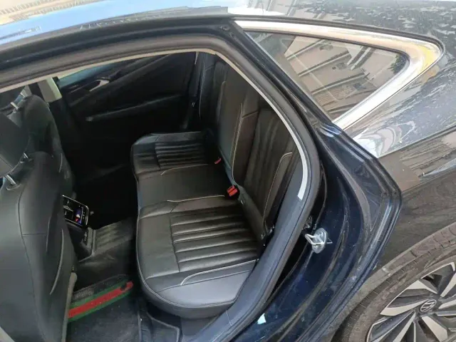 Volkswagen Passat — Фото автомобиля 13