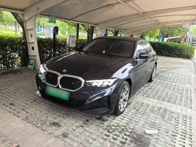 Фотография автомобиля — BMW i3