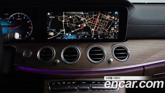 Mercedes-Benz E-Class — Фото автомобиля 10