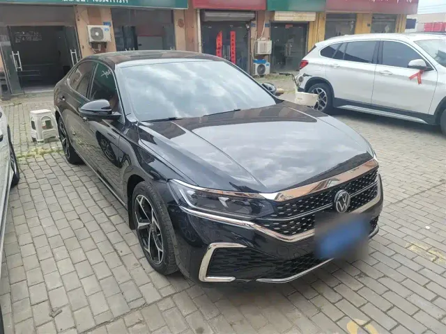Volkswagen Passat — Фото автомобиля 3