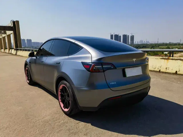 Tesla Model Y — Фото автомобиля 4