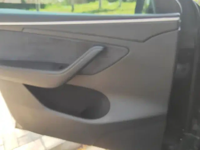 Tesla Model Y — Фото автомобиля 7
