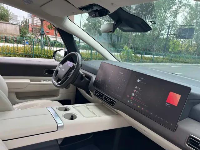 Li Auto MEGA — Фото автомобиля 20
