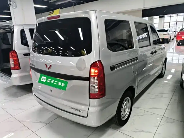 Wuling Hongguang V — Фото автомобиля 6