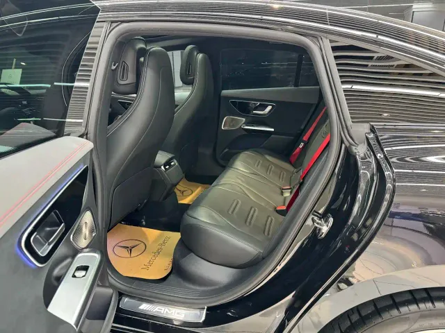 Mercedes-Benz EQE AMG — Фото автомобиля 11
