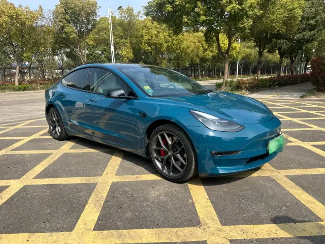 Tesla Model 3 — Фото автомобиля 3