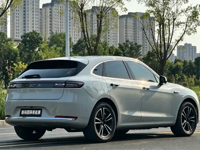Aito M5 — Фото автомобиля 9