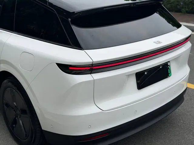 Li Auto i6 — Фото автомобиля 12