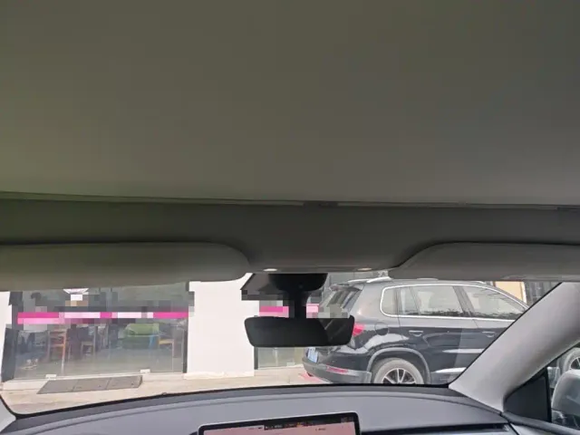 Tesla Model Y — Фото автомобиля 17