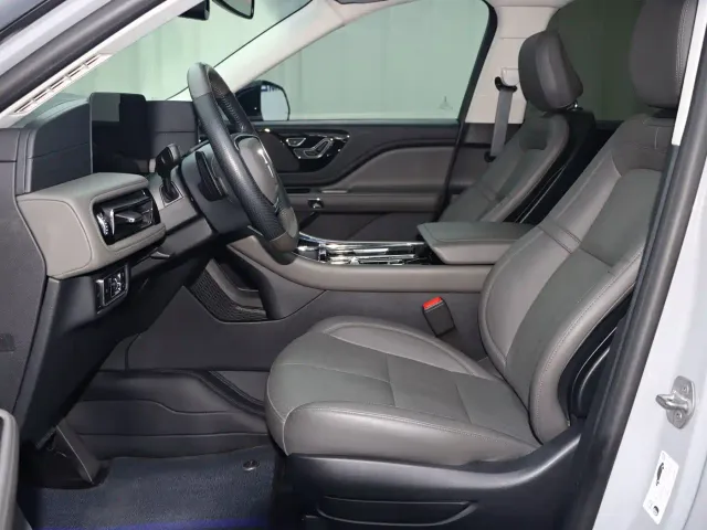 Lincoln Aviator 2024 3.0T V6 AWD Elegance 6-Seater — Фото автомобиля 4