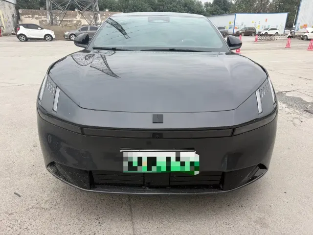 Lynk & Co Z10 — Фото автомобиля 2