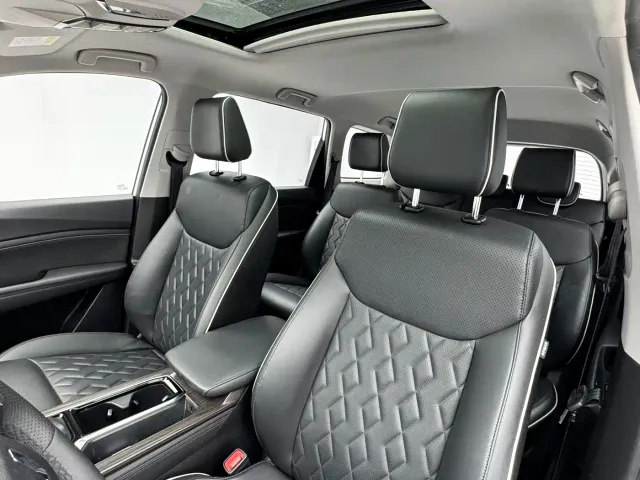 Wuling Jiachen — Фото автомобиля 8