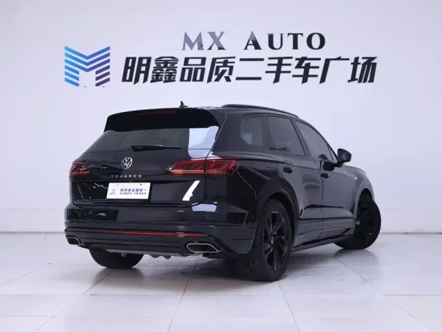 Volkswagen Touareg — Фото автомобиля 7
