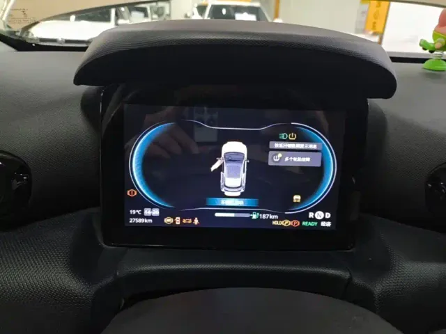 Leapmotor T03 — Фото автомобиля 11