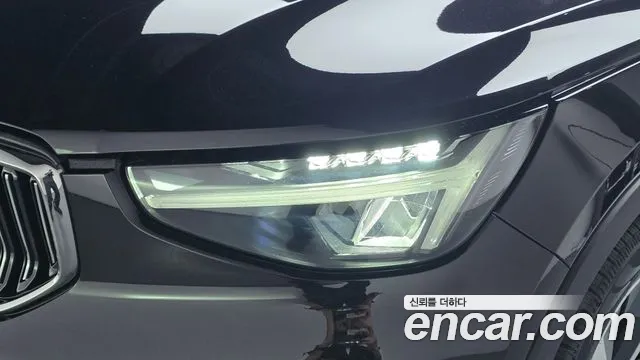 Volvo XC40 — Фото автомобиля 21