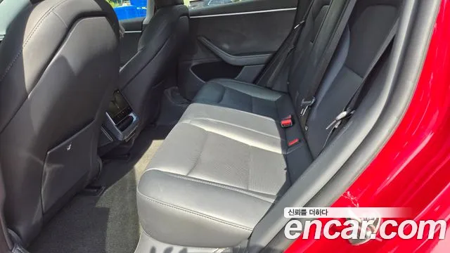 Tesla Model 3 — Фото автомобиля 10