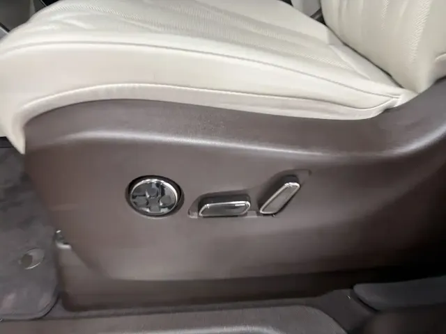 Denza Denza D9 2025 Model DM-i Smart Drive Edition 1020 AWD Flagship — Фото автомобиля 14