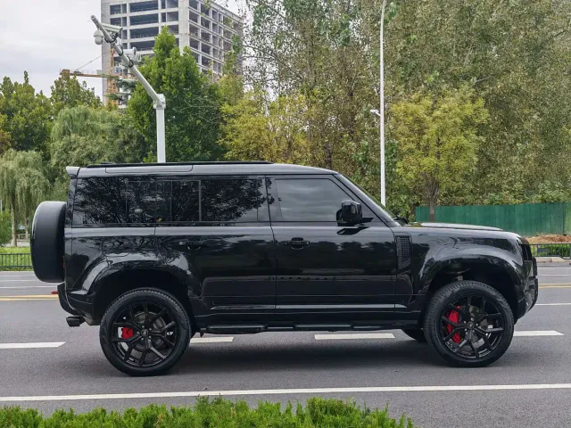 Land Rover Defender — Фото автомобиля 26