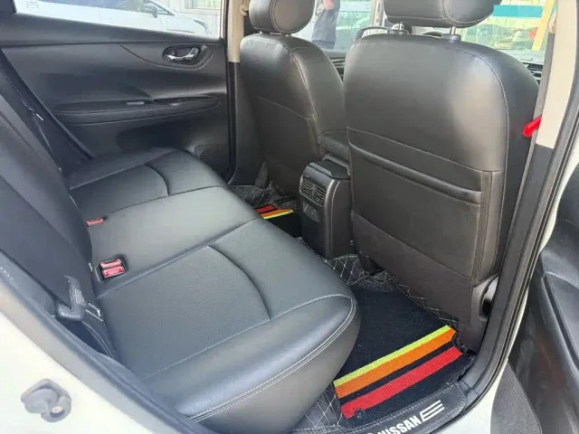 Nissan Tiida — Фото автомобиля 8