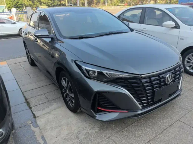 Changan Eado — Фото автомобиля 3