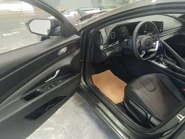 Hyundai Elantra — Фото автомобиля 15