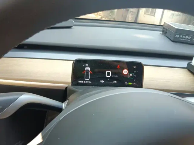 Tesla Model Y — Фото автомобиля 7