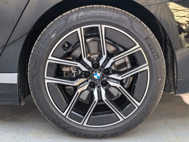 BMW i7 — Фото автомобиля 7