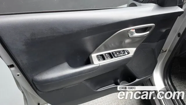 Kia Niro — Фото автомобиля 13