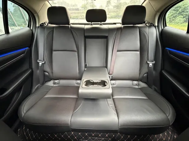Mazda Axela — Фото автомобиля 24
