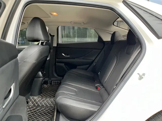 Hyundai Elantra — Фото автомобиля 9