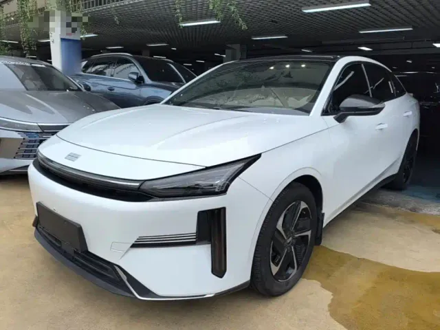 Фотография автомобиля — Geely Galaxy L6