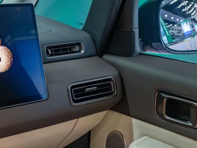 Li Auto MEGA — Фото автомобиля 14