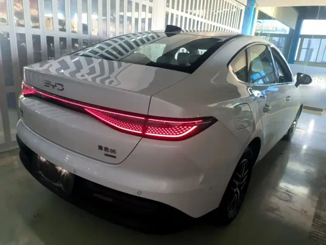 BYD Seal 05 DM-i — Фото автомобиля 6