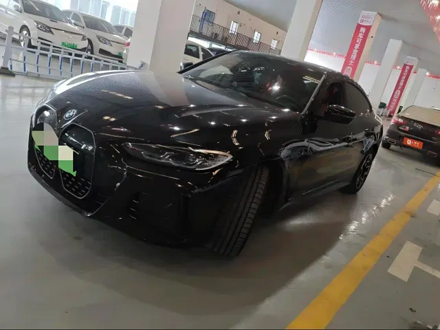 Фотография автомобиля — BMW i4