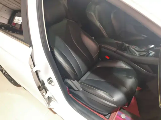 Roewe i5 — Фото автомобиля 24
