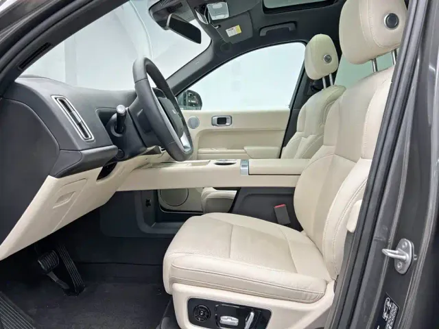 Li Auto L8 — Фото автомобиля 17