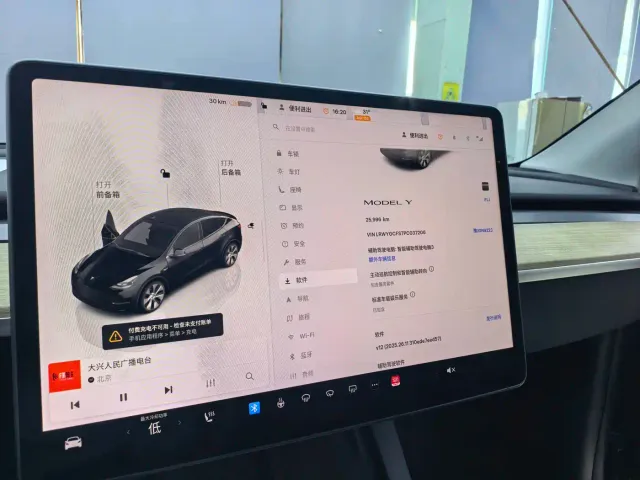 Tesla Model Y — Фото автомобиля 6