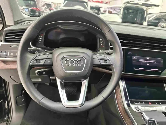 Audi Q7 — Фото автомобиля 8