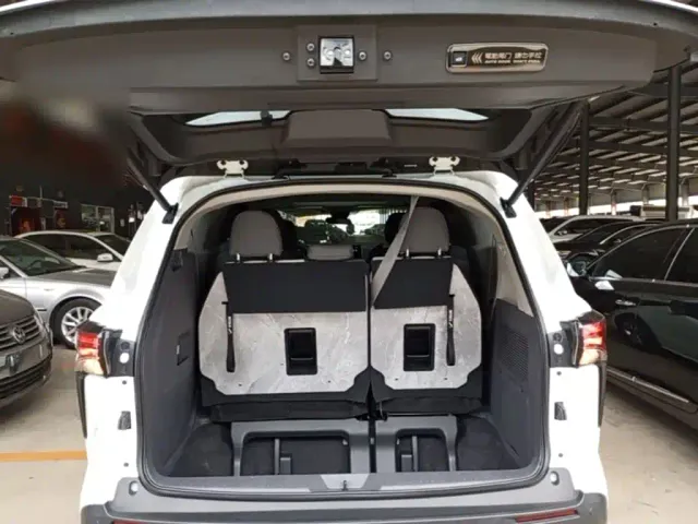 Toyota Sienna — Фото автомобиля 18