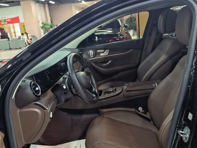 Mercedes-Benz E-Class — Фото автомобиля 4