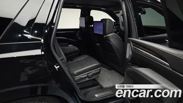 Cadillac Escalade 5th Gen — Фото автомобиля 18