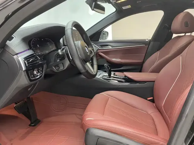 BMW 5 Series — Фото автомобиля 17