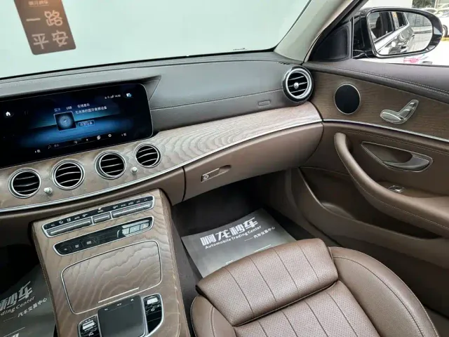 Mercedes-Benz E-Class — Фото автомобиля 11