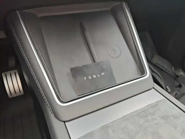 Tesla Model Y — Фото автомобиля 8