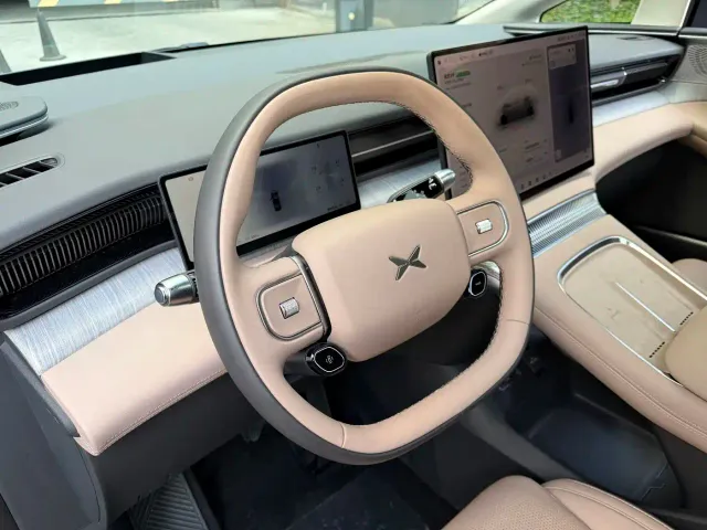 Xpeng X9 — Фото автомобиля 9