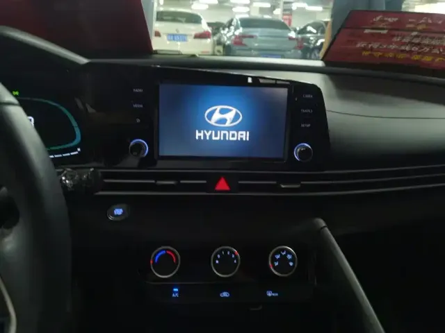 Hyundai Elantra — Фото автомобиля 13